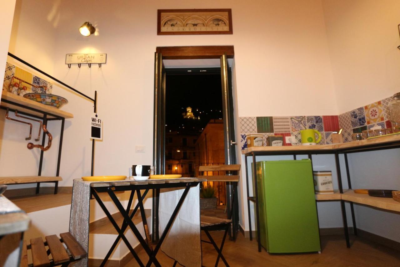 מונריאלה Torre'S Camere & Caffe מראה חיצוני תמונה