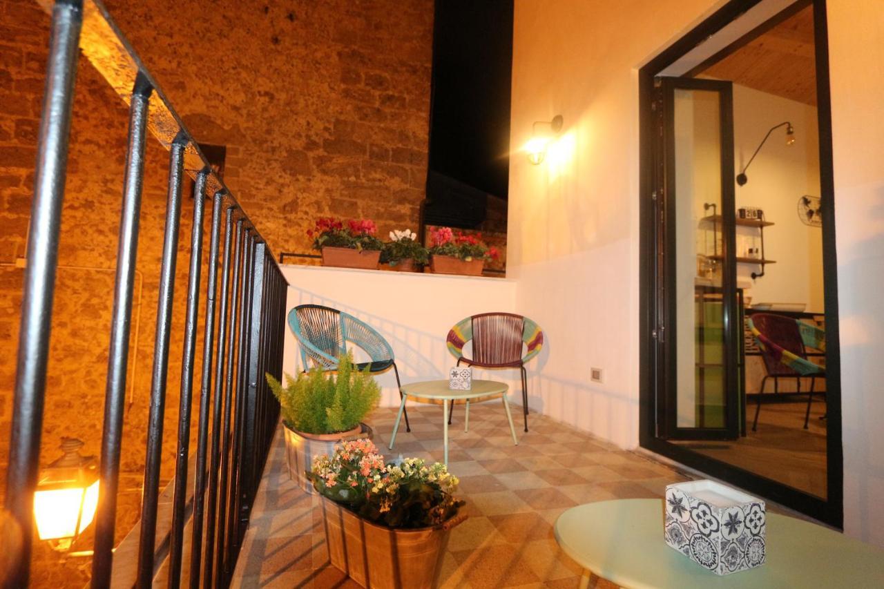 מונריאלה Torre'S Camere & Caffe מראה חיצוני תמונה
